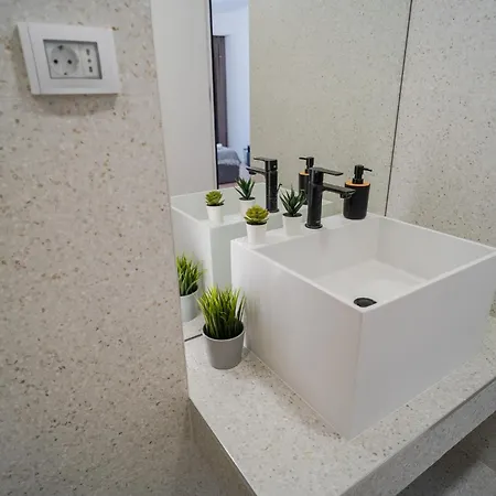 Verdant Parkside Living: Studio By Park